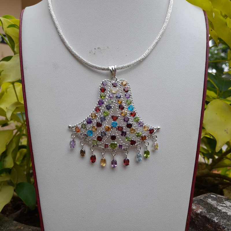 Thel hawadi malaya with hansaputtu design pendent 